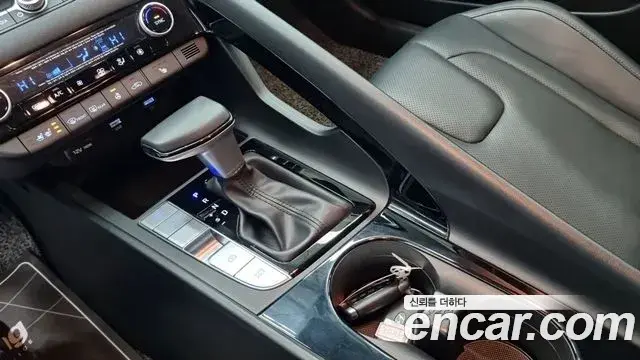 Hyundai The New Avante Hybrid 2020 — Photo 10/19