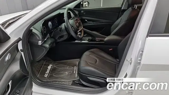 Hyundai The New Avante Hybrid 2020 — Photo 7/19