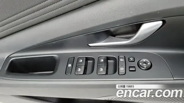 Hyundai The New Avante Hybrid 2020 — Photo 9/19