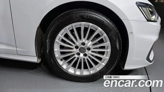 Audi A6 2020 — ფოტო 14/20