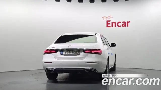Mercedes-Benz E-Class 2021 — Фото 4/20