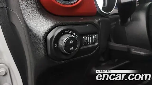 Jeep Wrangler 2022 — Фото 18/20