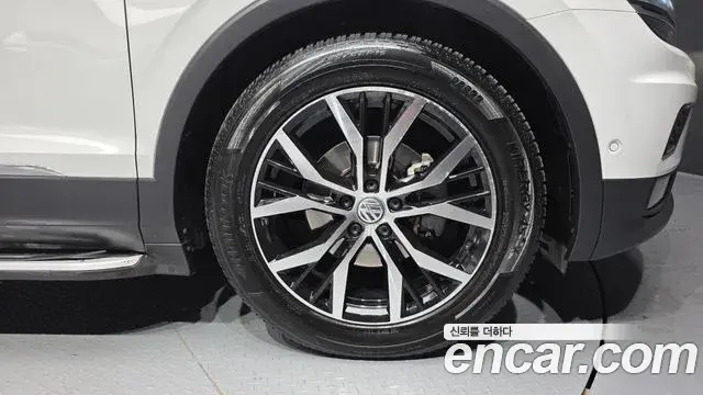 Volkswagen Tiguan 2020 — Photo 12/20