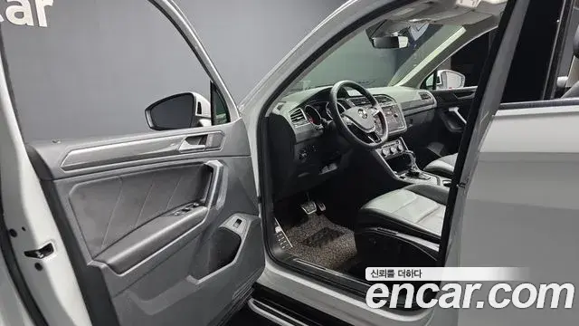 Volkswagen Tiguan 2020 — Photo 17/20