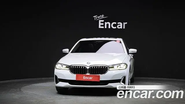 BMW 5 Series 2020 — ფოტო 18/20