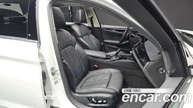 BMW 5 Series 2020 — ფოტო 16/20