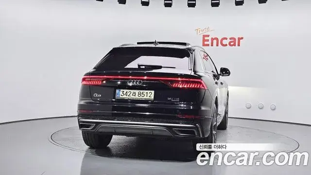 Audi Q8 2021 — ფოტო 5/20