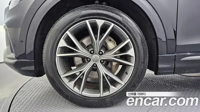 Audi Q8 2021 — ფოტო 11/20