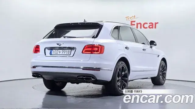 Bentley Bentayga 2020 — Şəkil 8/20