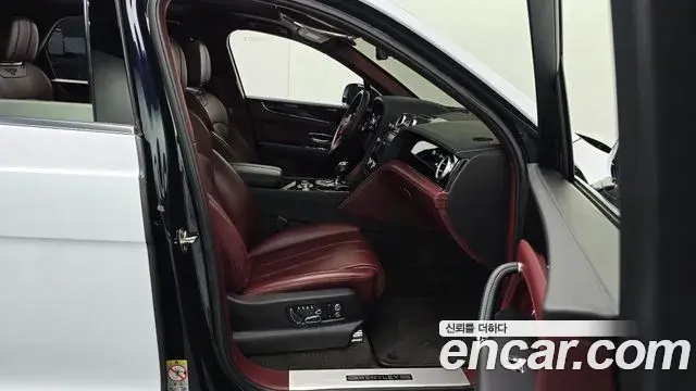 Bentley Bentayga 2020 — Şəkil 11/20