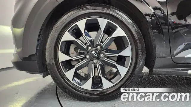 Kia Carnival 2021 — ფოტო 14/20