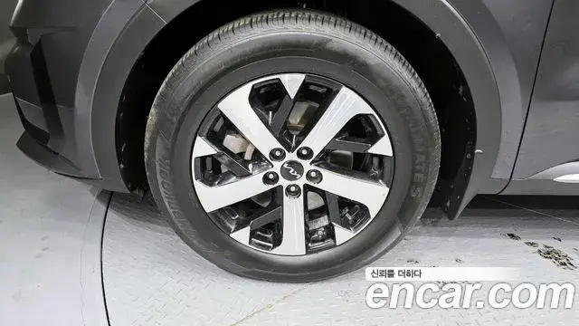 Kia Sorento 2021 — ფოტო 16/20