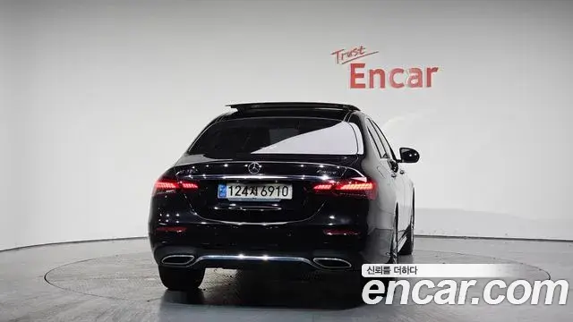 Mercedes-Benz E-Class 2021 — Photo 14/20