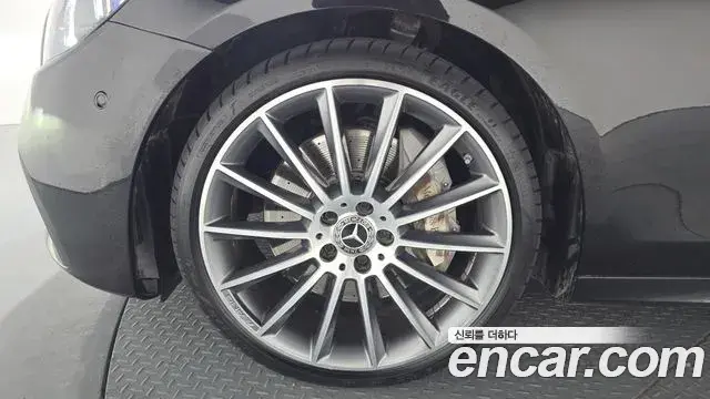 Mercedes-Benz E-Class 2021 — Photo 17/20