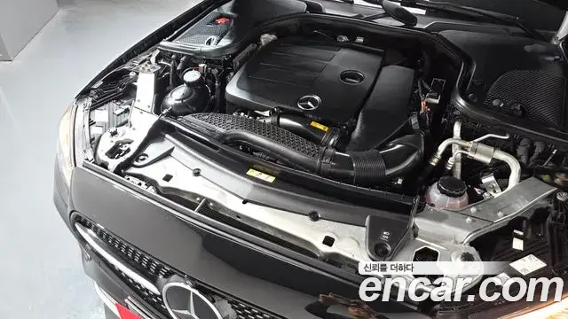 Mercedes-Benz E-Class 2021 — Photo 12/20