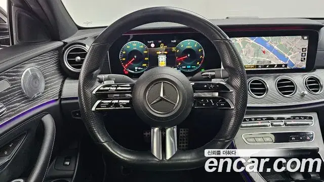 Mercedes-Benz E-Class 2021 — Photo 7/20