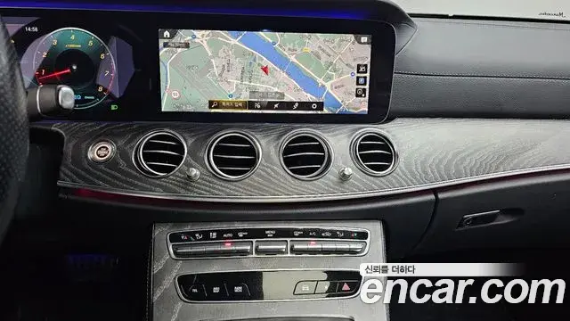 Mercedes-Benz E-Class 2021 — Photo 6/20