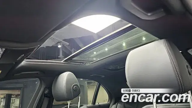 Mercedes-Benz E-Class 2021 — Photo 15/20