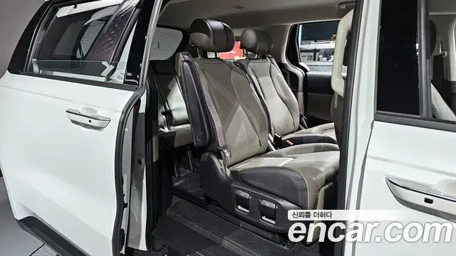 Kia Carnival 2024 — ფოტო 16/20