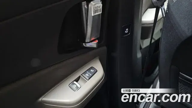 Kia Carnival 2024 — ფოტო 13/20