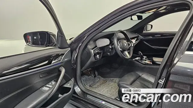 BMW 5 Series 2019 — Şəkil 8/20