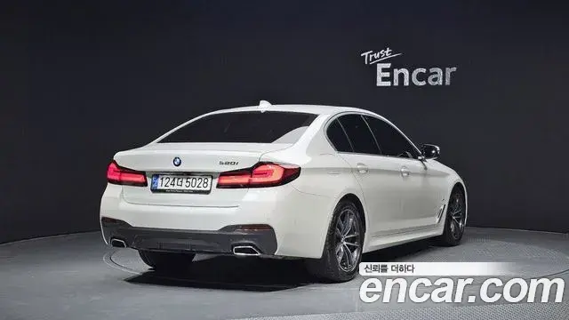 BMW 5 Series 2022 — ფოტო 7/20