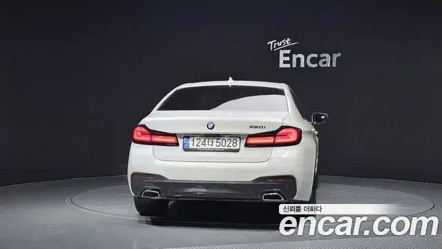 BMW 5 Series 2022 — ფოტო 9/20