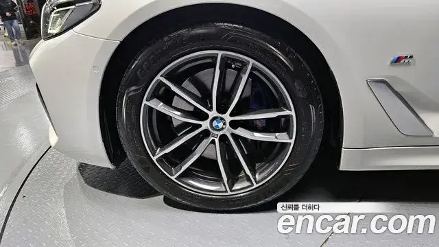 BMW 5 Series 2022 — ფოტო 18/20