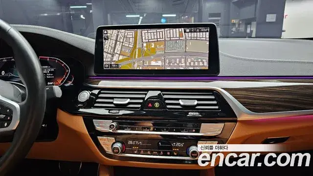 BMW 5 Series 2022 — ფოტო 17/20