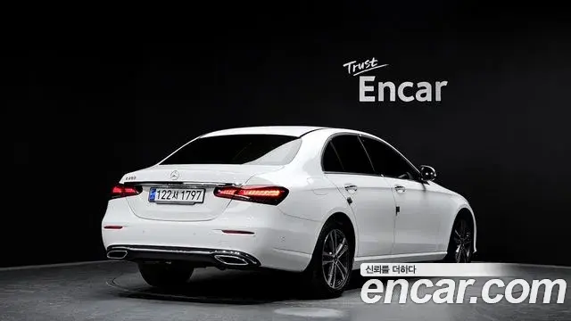 Mercedes-Benz E-Class 2023 — Фото 2/20