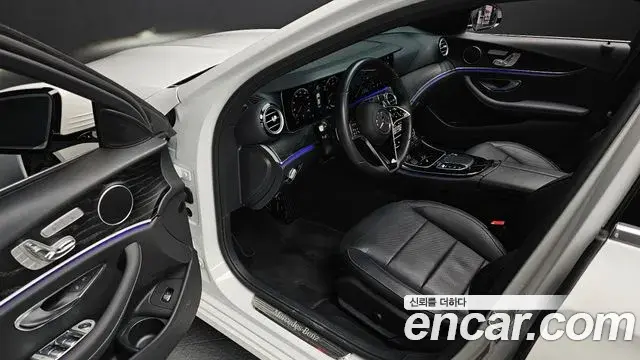 Mercedes-Benz E-Class 2023 — Фото 11/20