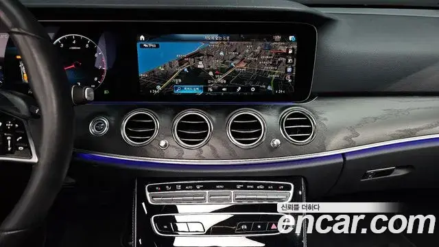 Mercedes-Benz E-Class 2023 — Фото 14/20