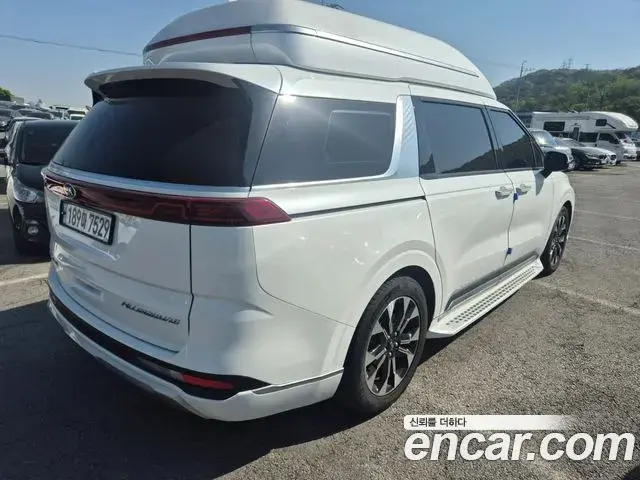 Kia Carnival 2021 — ფოტო 14/20