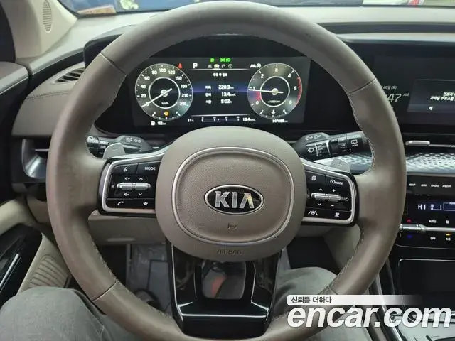 Kia Carnival 2021 — ფოტო 10/20