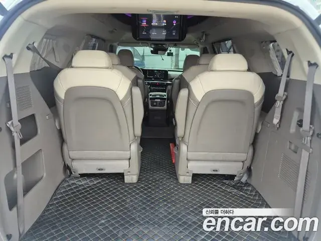 Kia Carnival 2021 — ფოტო 15/20