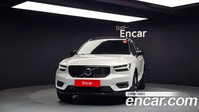 Volvo XC40 2020 — Photo 4/19