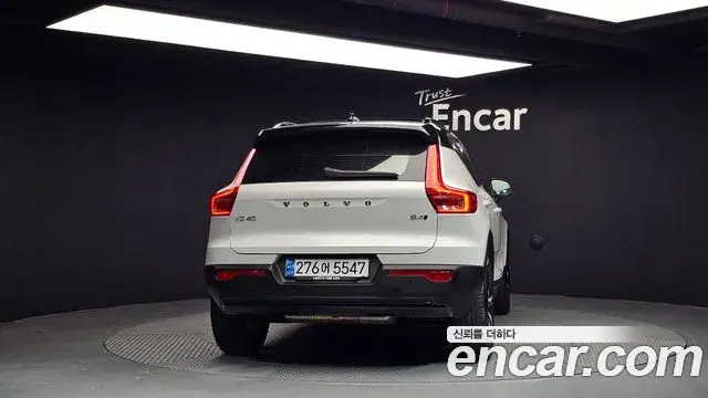Volvo XC40 2020 — Photo 10/19