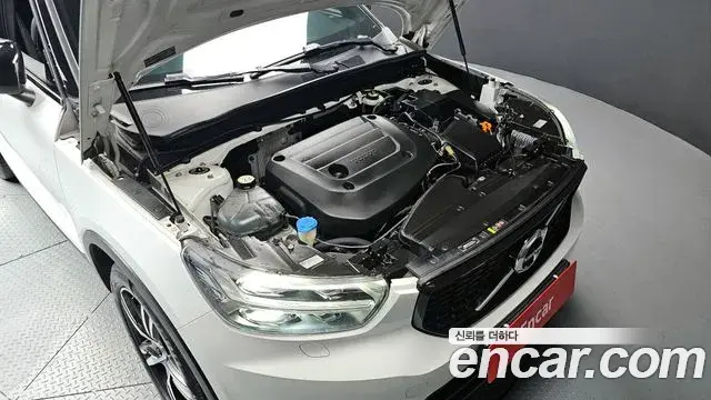 Volvo XC40 2020 — Photo 13/19