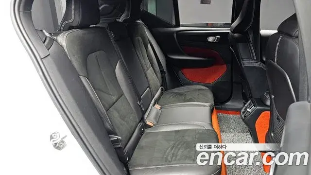 Volvo XC40 2020 — Photo 9/19