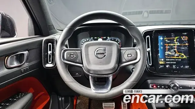 Volvo XC40 2020 — Photo 14/19