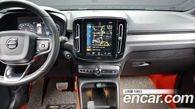 Volvo XC40 2020 — Photo 1/19