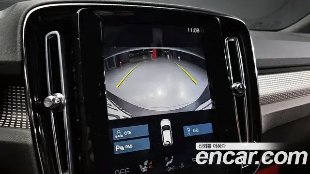 Volvo XC40 2020 — Photo 7/19