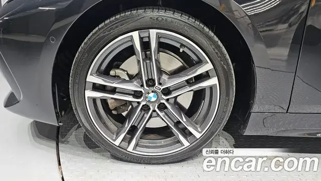 BMW 1 Series 2022 — ფოტო 19/20