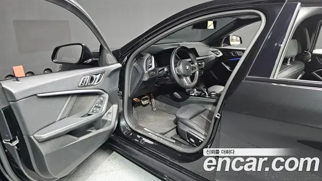 BMW 1 Series 2022 — ფოტო 8/20