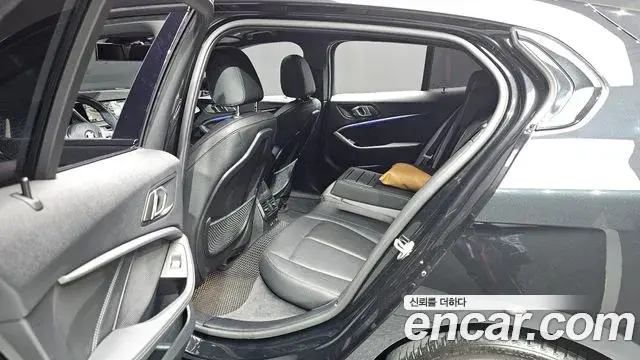 BMW 1 Series 2022 — ფოტო 2/20