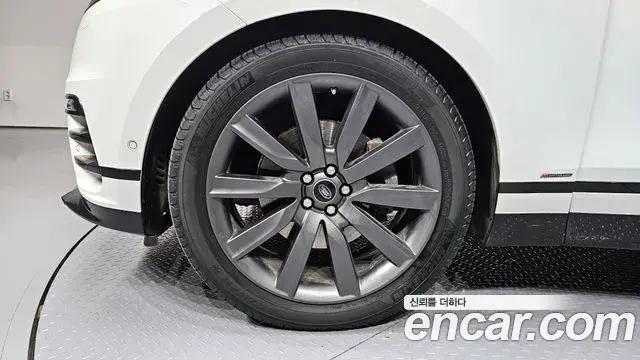Land Rover Range Rover Velar 2020 — Фото 5/20