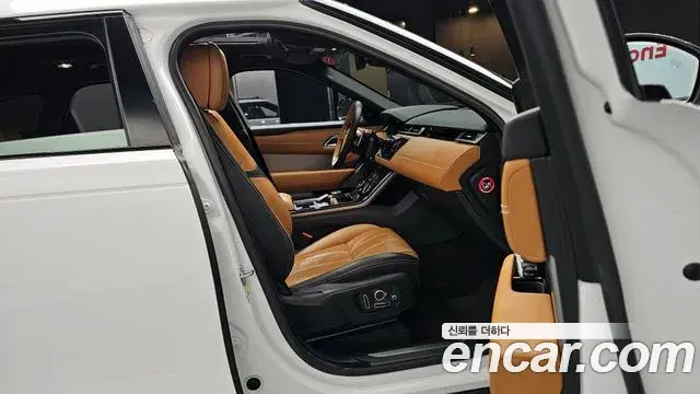 Land Rover Range Rover Velar 2020 — Фото 11/20