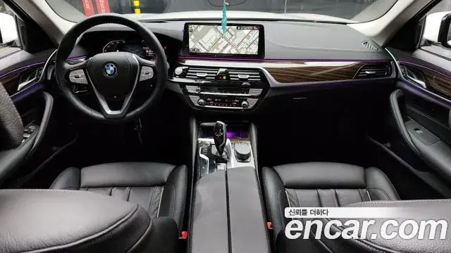 BMW 5 Series 2022 — ფოტო 18/20