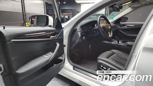 BMW 5 Series 2022 — ფოტო 14/20