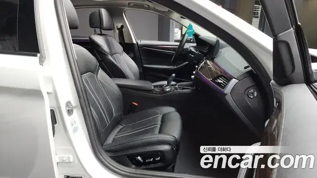 BMW 5 Series 2022 — ფოტო 15/20